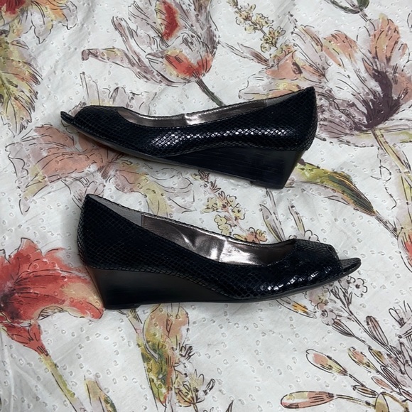Calvin Klein 2in Black Wedges - Picture 1 of 10